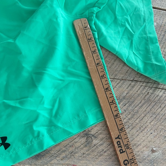 Under Armour Youth Vibrant Green Sports Shorts Size Large Pockets - Picture 8 of 8